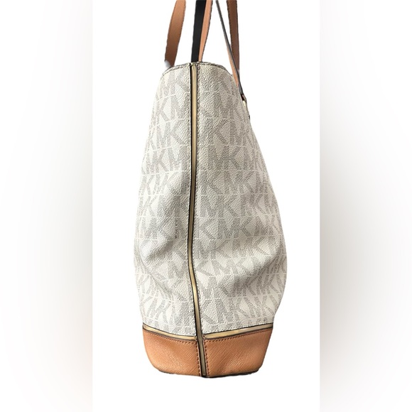 GUC Michael Kors Jet Set Large Logo Tote - Picture 6 of 8